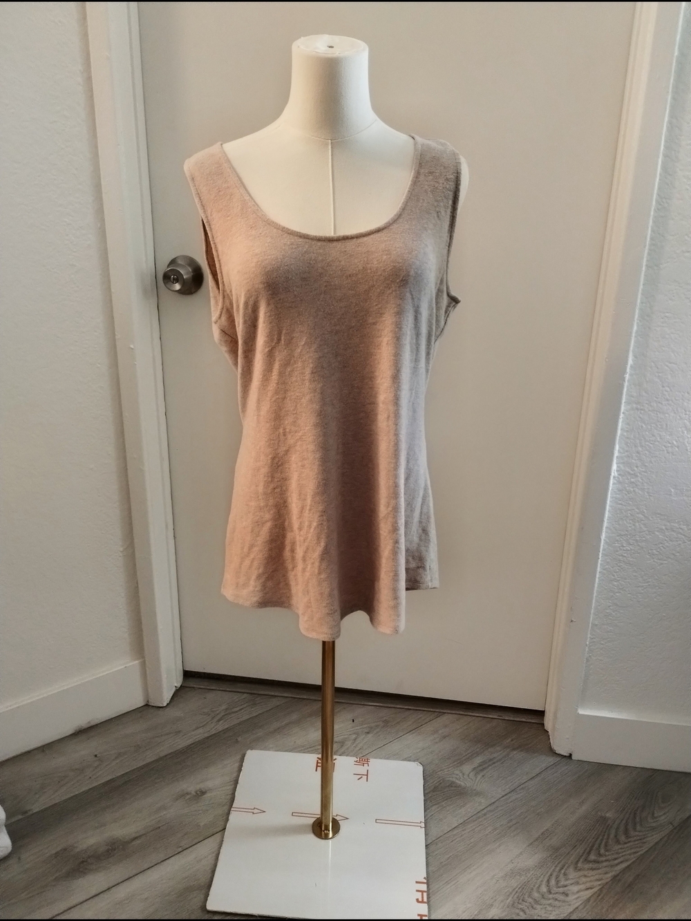 White House Black Market Women’s Scoop Neck Tank Top - Light Beige